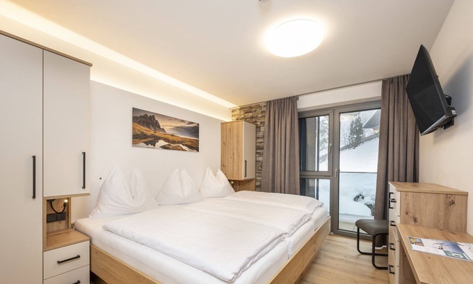 Alpendorf Apartment | 2-3 Bed Double Room Standard