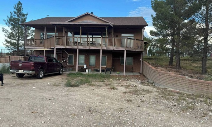 Pearce House | 2,500 square foot beautiful ranch house with AC in charming Pearce
