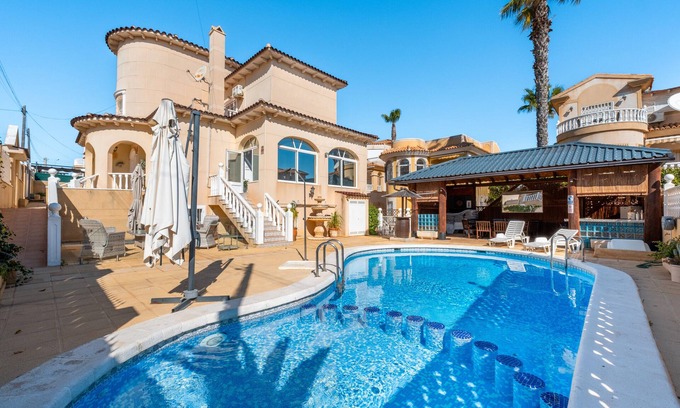 San Miguel de Salinas Villa | 2 Apartments in Villa "Sun and Happiness" with Pool, Terraces & Wi-Fi