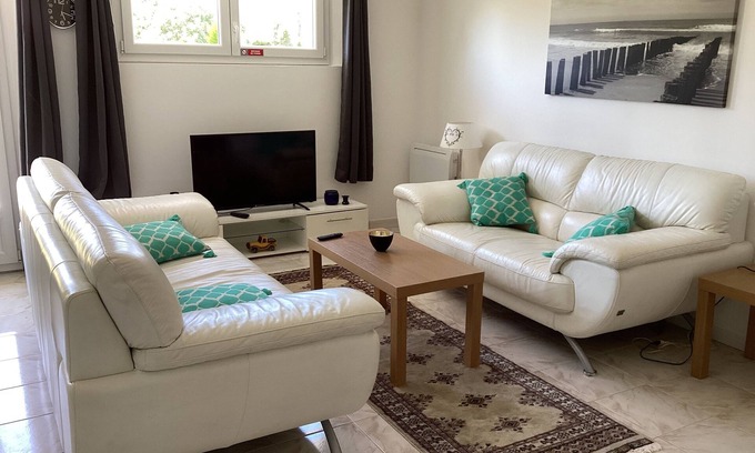 Villelongue-de-la-Salanque Apartment | 2 bedroom ground floor modern apartment 4km beach