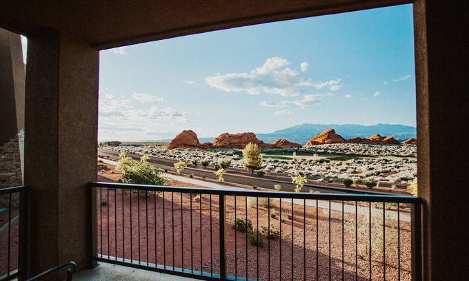 Hurricane Condo | 2 Bd Condo w/pool access @Sand Hollow Resort
