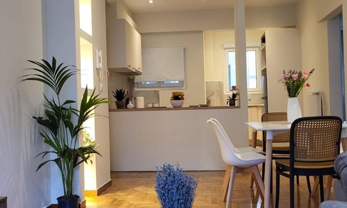 Kinosargous Apartment | 2 bd renovated flat at acropolis
