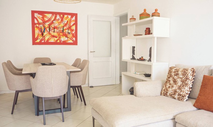Mindelo Apartment | 2 bdr cozy beachside apartment, Copacabana - LCGR