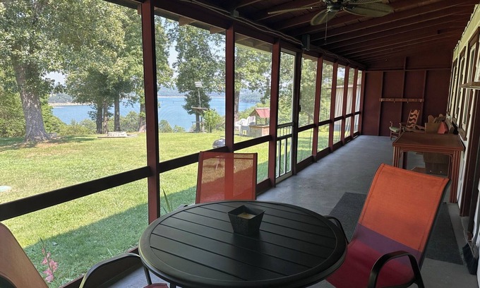 Gamaliel Cabin | 2-Bdrm Lake View/Access Cabin, Family/Pet Friendly, Large Screened Porch, Clean