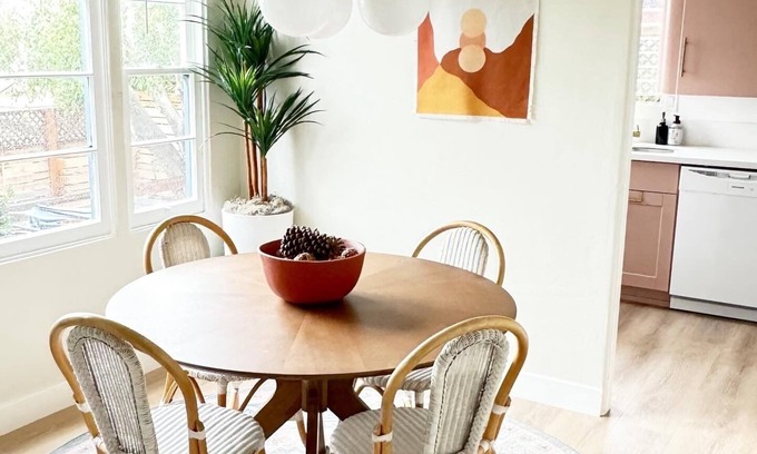 University Heights House | 2 bdrm midcentury vibe, new pink kitchen! 7 mins zoo/Balboa. Walk to rstrnts.