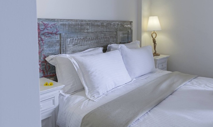 Gargaliani House | 2 bdrm villa with parking and great sea views. Located in a quiet neighbourhood