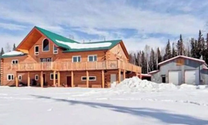 Badger House | 2 Bed/1Bath Triplex Log Cabin - Unit B