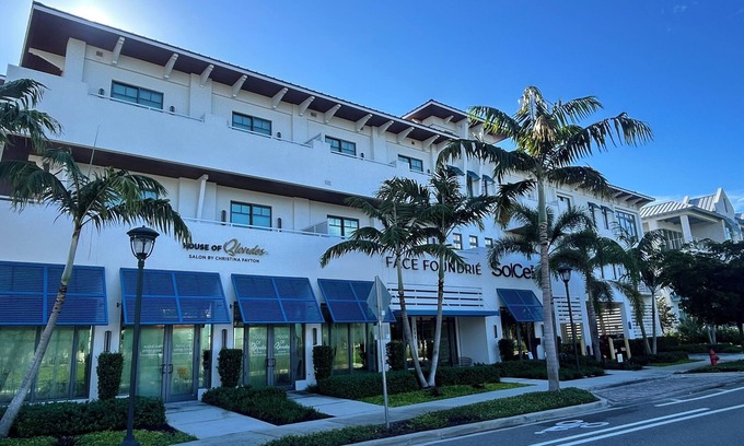 Old Naples Condo | 2 bed 2 bath Downtown Naples Beach Condo 2 Blocks to Fifth Avenue New Building!