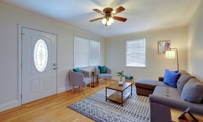 Cayce House | 2 Bed - Charming Home - Cayce (W Columbia)