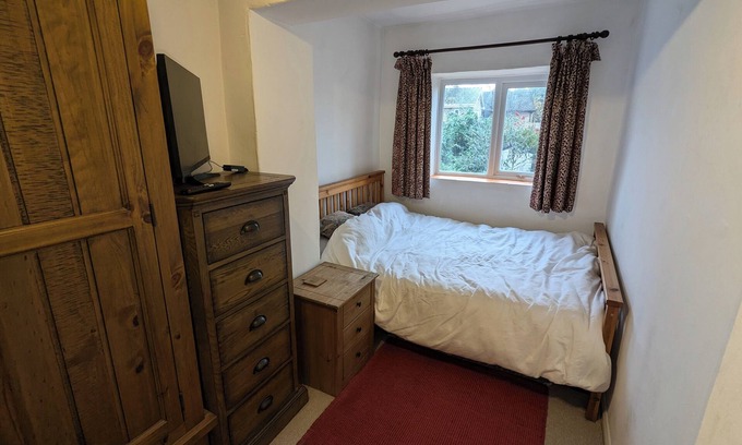 Faringdon Cottage | 2-Bed cosy cottage in a quiet market town, south facing views