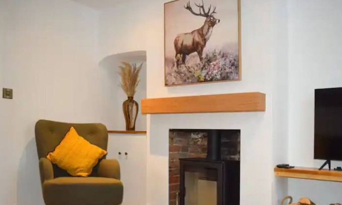 Mersham Cottage | 2 bed Cosy cottage in the village of mersham Ashford nextdoor to pub and shop.