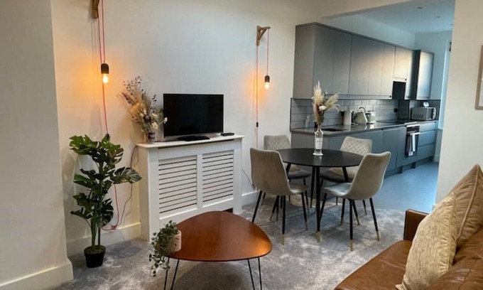 Fulham Broadway Apartment | 2 bed flat West Kensington/Fulham