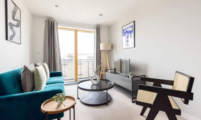 Wimbledon Park Apartment | 2 Bed Flat with Balcony in Wimbledon