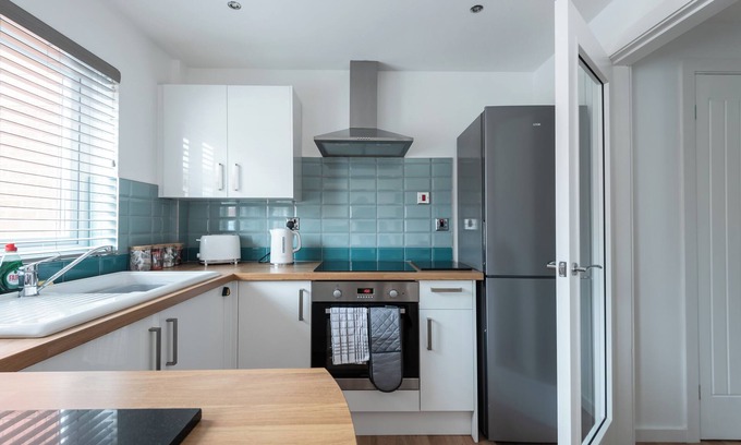 Hull House | 2 Bed Home near Hull Marina for contractors and families.