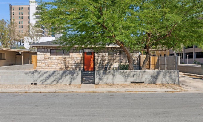Encanto House | 2 Bed Home Next To Phoenix Children's Hospital!