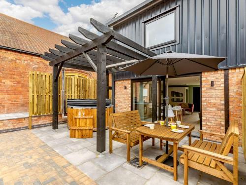 Alcester House | 2 Bed in Alcester 88397