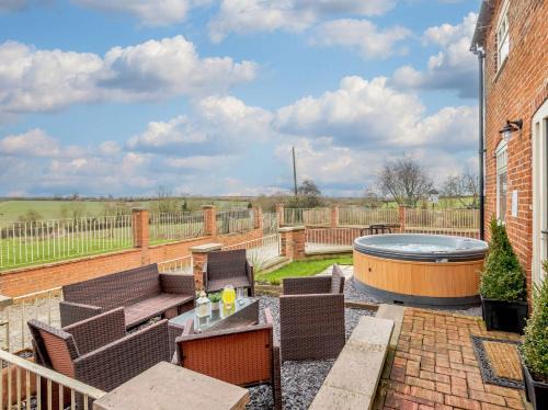 Kneesall House | 2 Bed in Caunton 91051