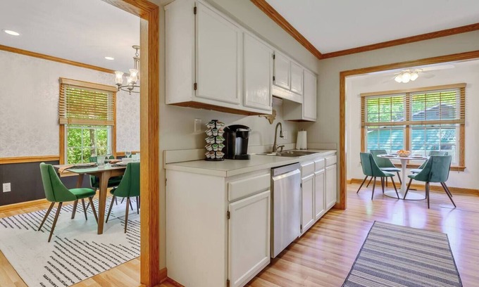 Cary House | 2-Bedoom House,King Bed,Tvs, office,Grill, Crib,5G,Kids Essentials, In Bond Park