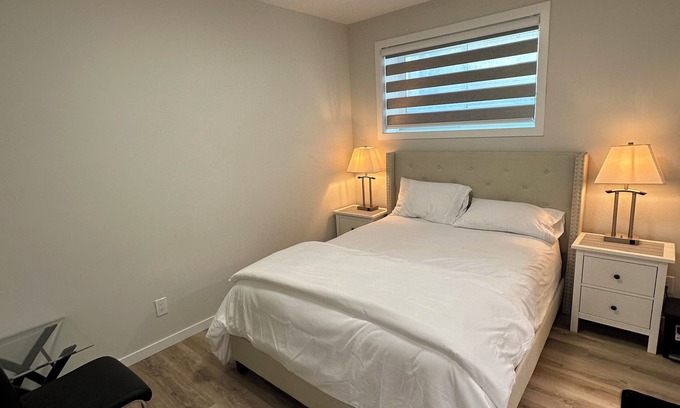 Keith House | 2 Bedroom 1.5 Bathroom Brand New Beautiful Suite