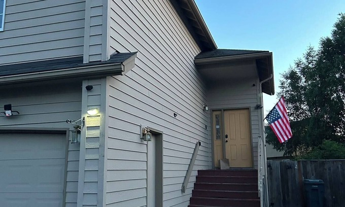Huffman - O' Malley Apartment | 2 Bedroom 1 Bathroom Home Near Alaska Golf Course and Alaska Zoo