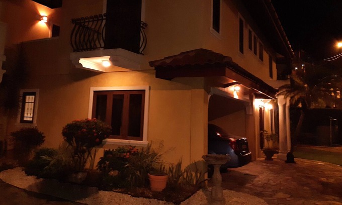 Diego Martin House | 2 BEDROOM 2 1/2 BATHROOM DUPLEX