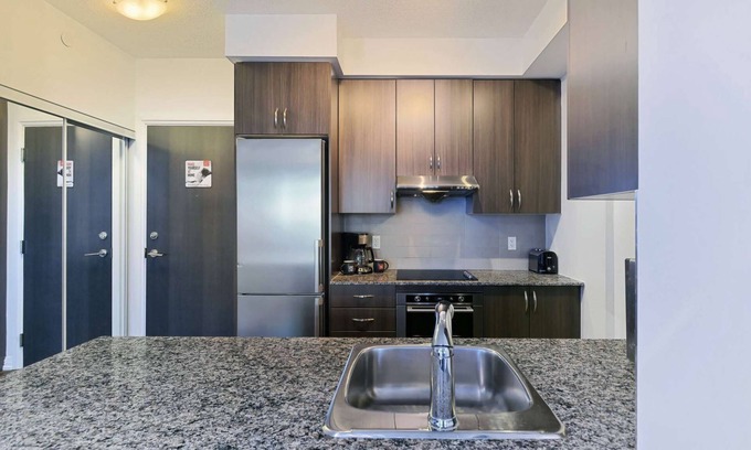 Henry Farm Apartment | 2 Bedroom/2 Bathroom Suite