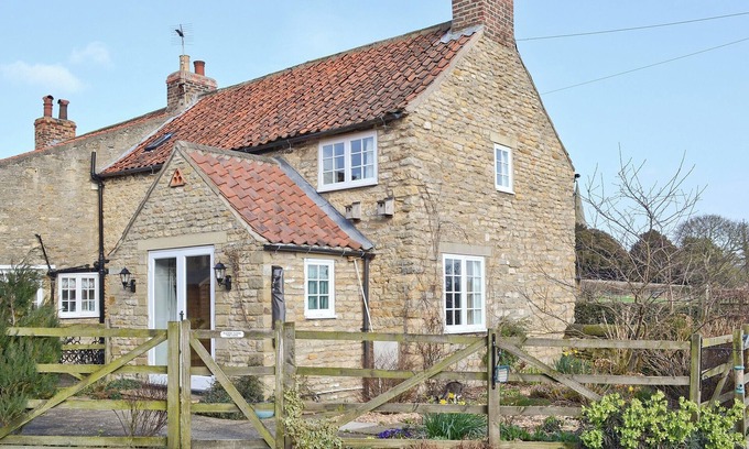 Potter Brompton Cottage | 2 bedroom accommodation in Brompton by Sawdon