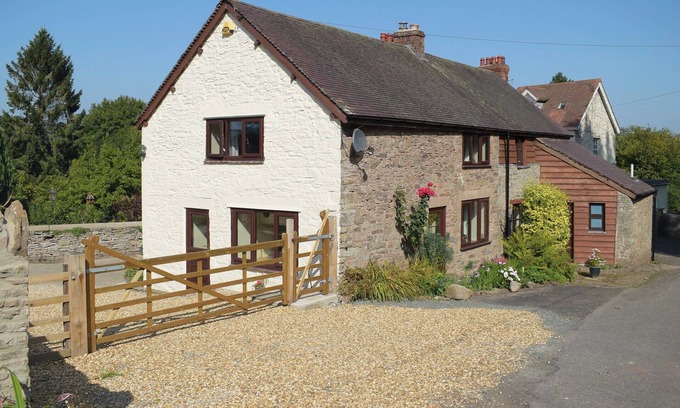 Westbrook Court Cottage | 2 bedroom accommodation in Clifford, near Hay on Wye