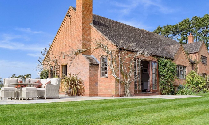 Aston-le-Walls Cottage | 2 bedroom accommodation in Moreton Paddox