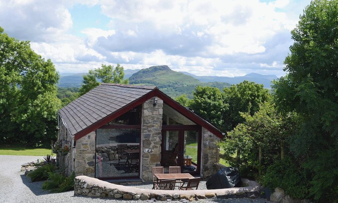Pentrefelin Cottage | 2 bedroom accommodation in near Criccieth
