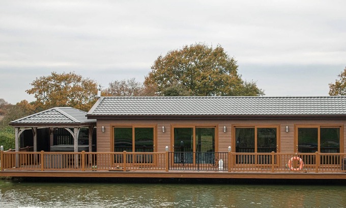 Caistor Cabin | 2 bedroom accommodation in Caistor, Market Rasen