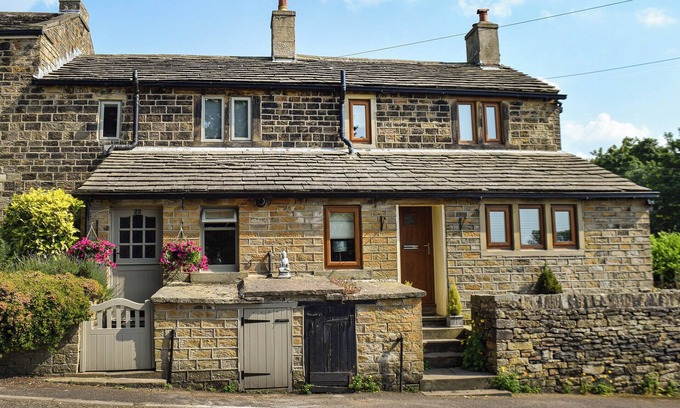 Grange Moor Cottage | 2 bedroom accommodation in Kirkburton, near Huddersfield