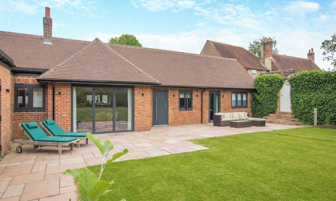 Aldingbourne Cottage | 2 bedroom accommodation in Aldingbourne, near Chichester