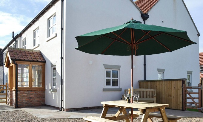 Folkton Cottage | 2 bedroom accommodation in Flixton, near Filey