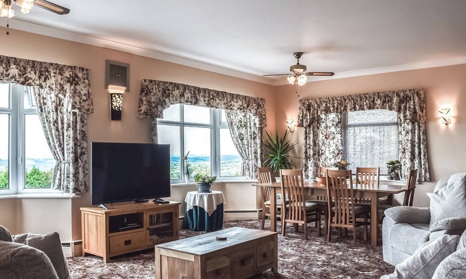 Ammanford Cottage | 2 bedroom accommodation in Bettws, near Swansea