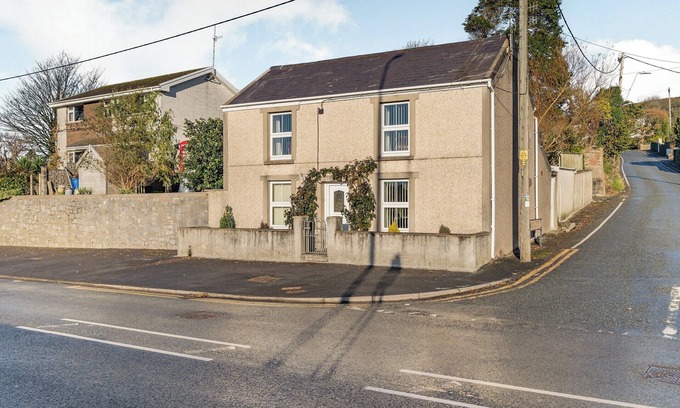 Pembrey Cottage | 2 bedroom accommodation in Pembrey, near Burry Port