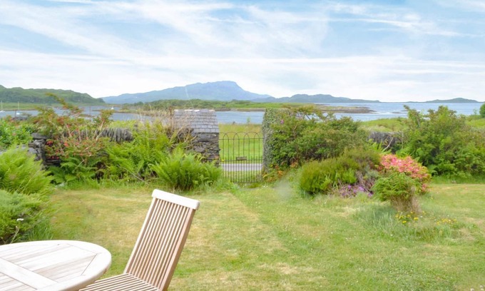 Isle of Luing Cottage | 2 bedroom accommodation in Cullipool