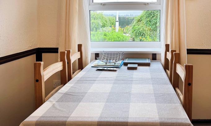 Forsbrook Cottage | 2 bedroom accommodation in Dilhorne, near Cheadle