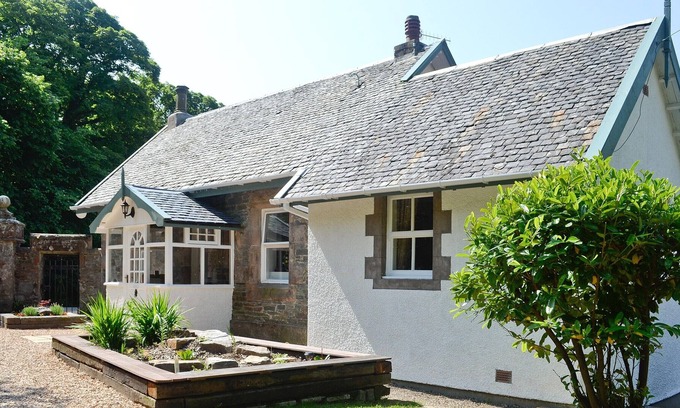 Kilcreggan Cottage | 2 bedroom accommodation in Cove, near Helensburgh