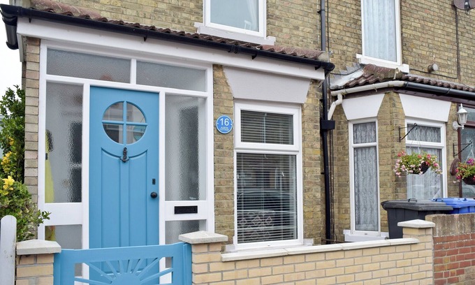 Lowestoft Cottage | 2 bedroom accommodation in Pakefield, near Lowestoft