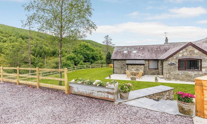 Tregaron Cottage | 2 bedroom accommodation in Llandewi Brefi, near Tregaron