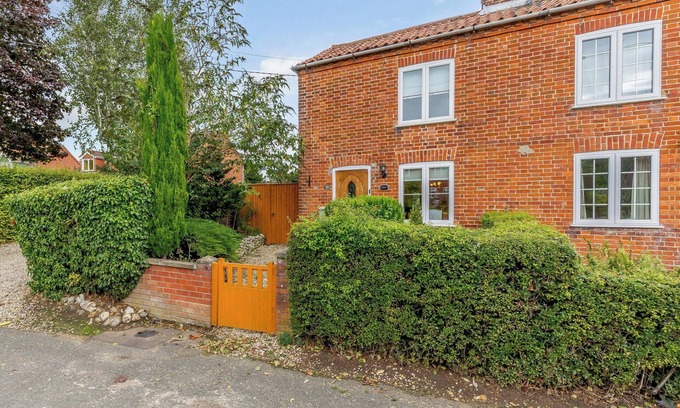Bintree Cottage | 2 bedroom accommodation in Bintree, near Melton Constable
