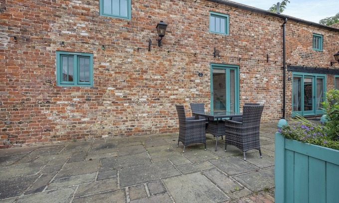 Grimsby Cottage | 2 bedroom accommodation in Holton-Le-Clay, near Cleethorpes