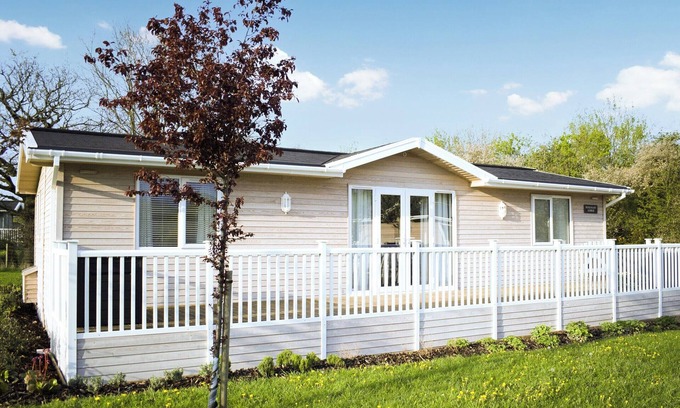 Hundall Cottage | 2 bedroom accommodation in Mercia Marina, near Derby