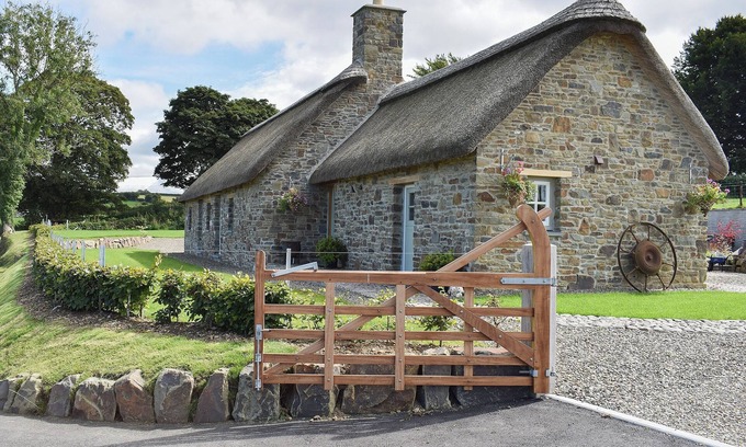 Llanfihangel-Ystrad Cottage | 2 bedroom accommodation in Dihewyd, near Aberaeron