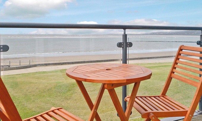 Llanelli Cottage | 2 bedroom accommodation in Heddfan, Millenium Quay