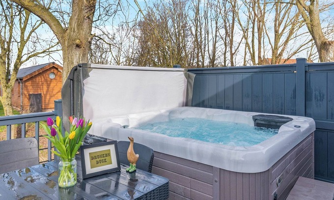 Arnold Ski Chalet | 2 bedroom accommodation in Skirlaugh, Nr Hull