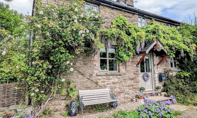 Glasbury Cottage | 2 bedroom accommodation in Velindre, Near Hay-on-Wye