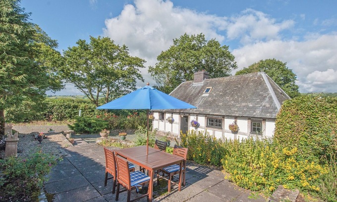Caersws Cottage | 2 bedroom accommodation in Trefeglwys, near Caersws