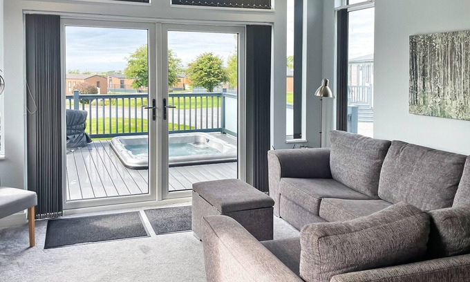 Llansantffraed Cabin | 2 bedroom accommodation in Llanon